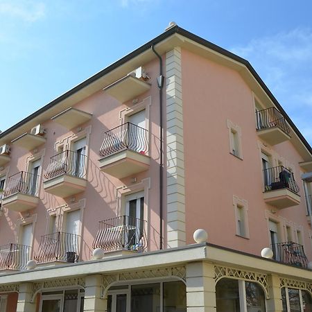 Residence Uno Studio&Suites 리미니 외부 사진